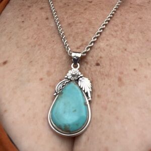 Kingman Turquoise and Silver Native American made Pendant😵
